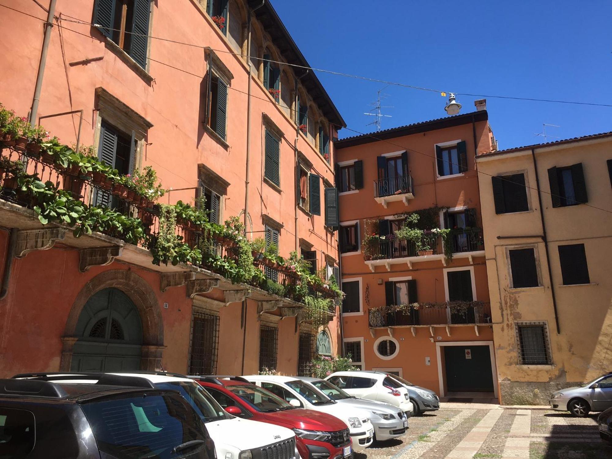 Veronajourneys Emilei Exterior photo