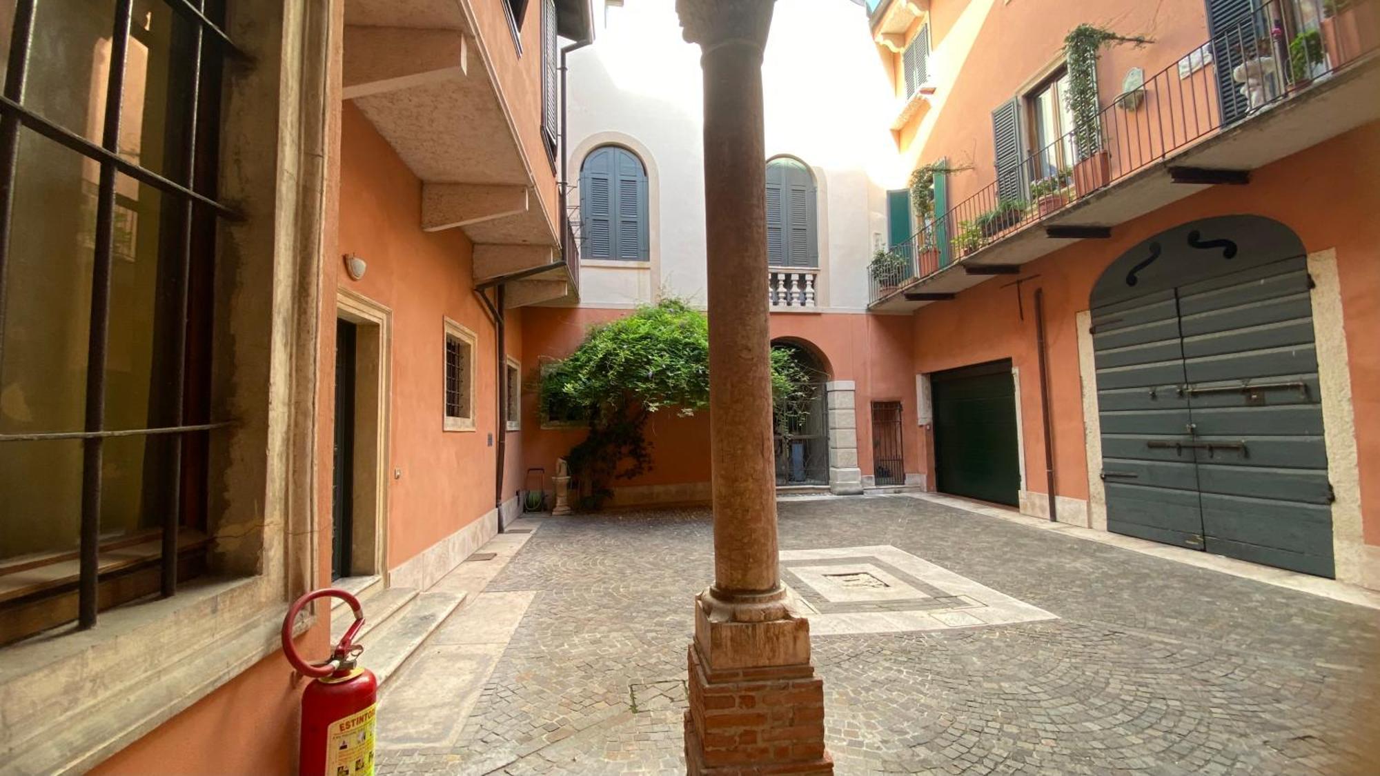 Veronajourneys Emilei Exterior photo